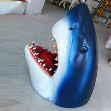 Laden Sie das Bild in den Galerie-Viewer, 🦈Haifischkopf-Gartendekoration aus Kunstharz