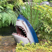 Laden Sie das Bild in den Galerie-Viewer, 🦈Haifischkopf-Gartendekoration aus Kunstharz