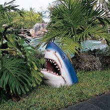 Laden Sie das Bild in den Galerie-Viewer, 🦈Haifischkopf-Gartendekoration aus Kunstharz